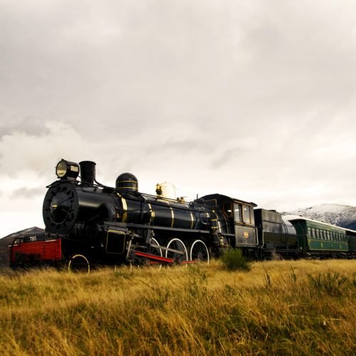 steam-train-open-countryside